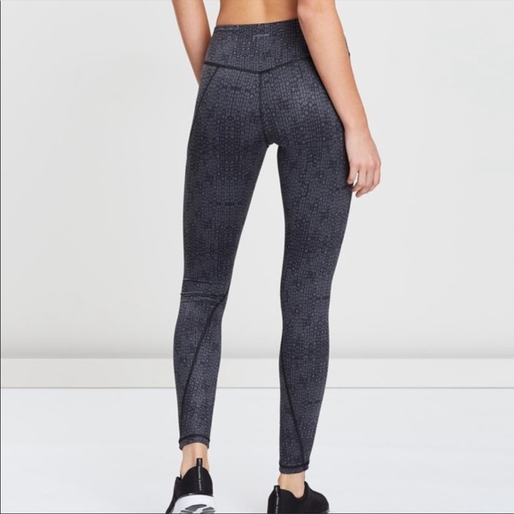 🔥Patagonia Centered Tights Leggings🔥~small - Picture 2 of 13